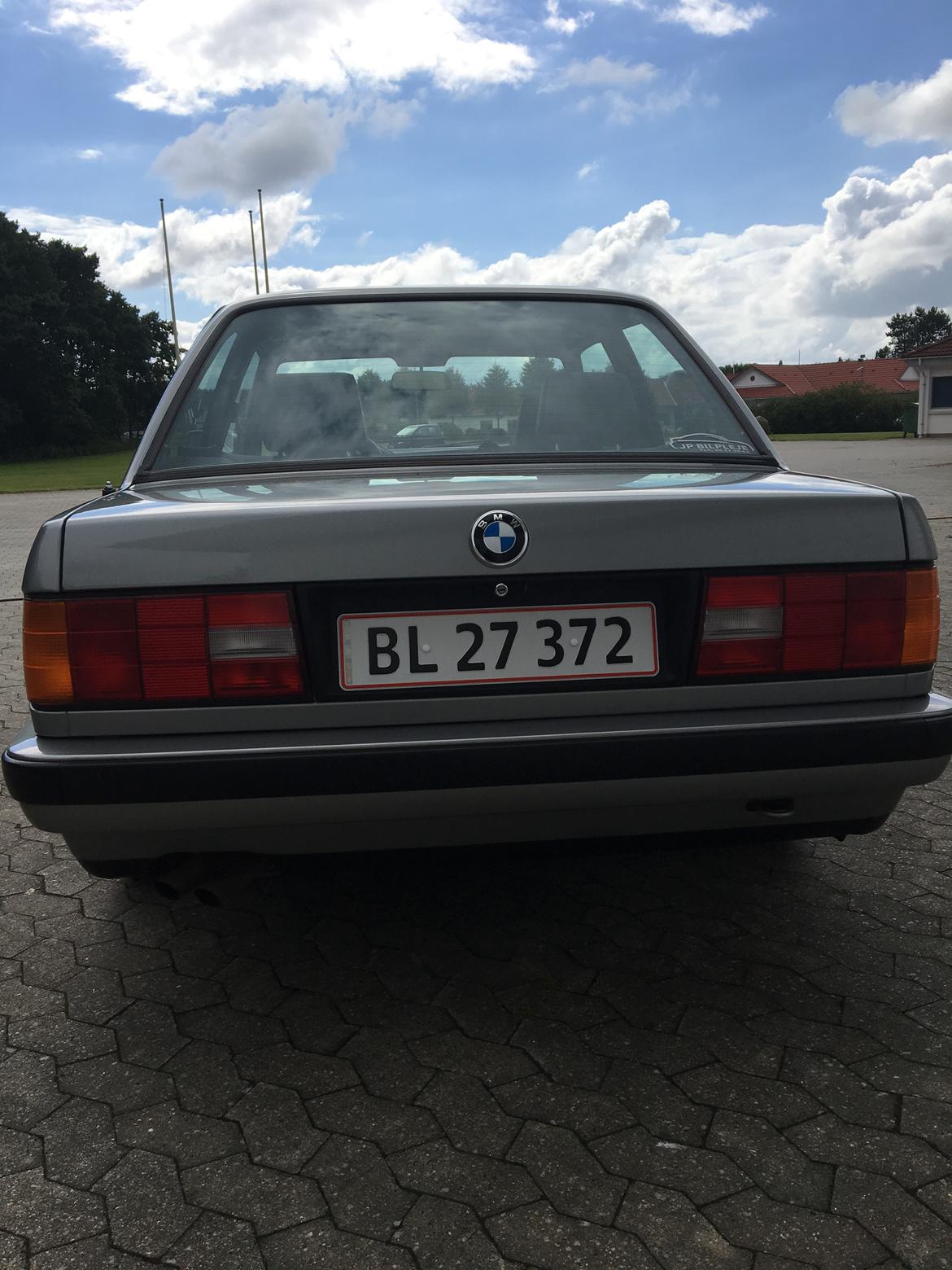 BMW E30 320i billede 6