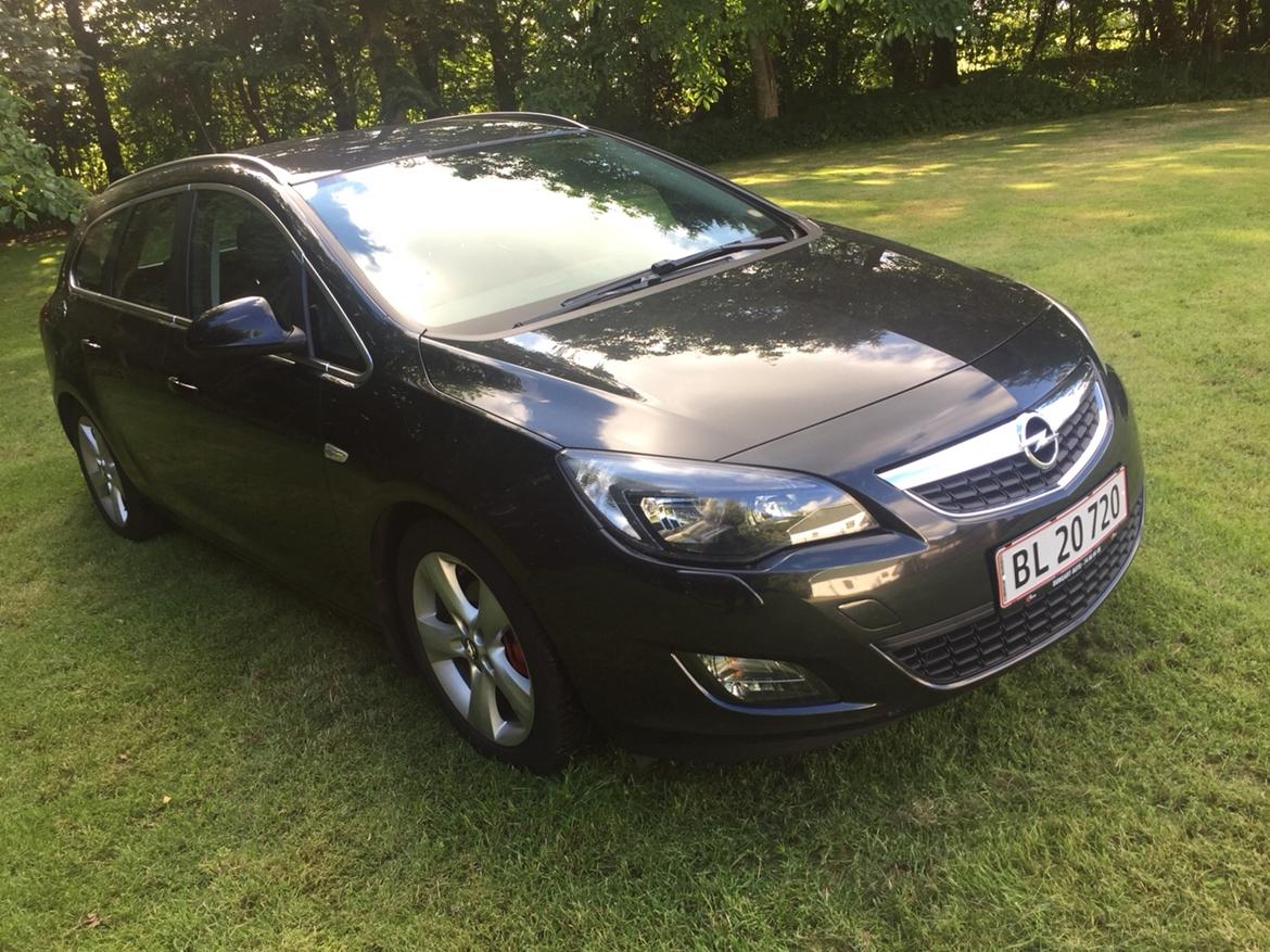 Opel Astra J sports stc billede 2