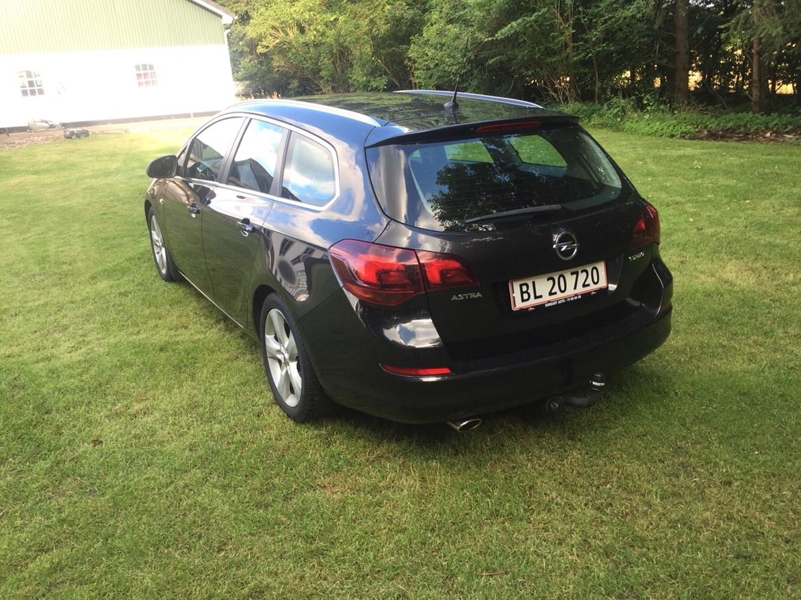 Opel Astra J sports stc billede 5