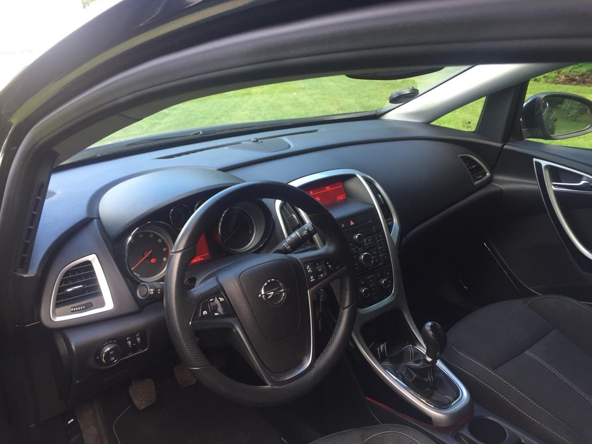 Opel Astra J sports stc billede 7