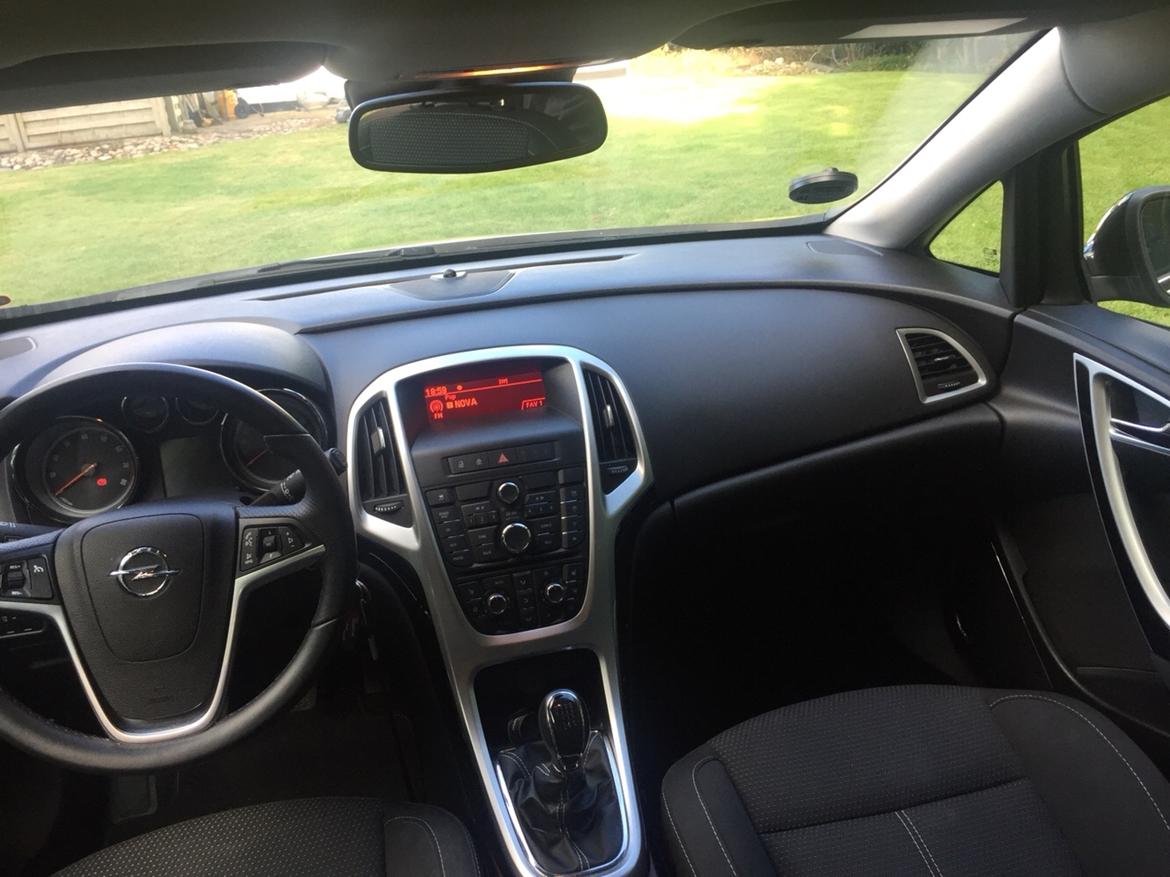 Opel Astra J sports stc billede 10