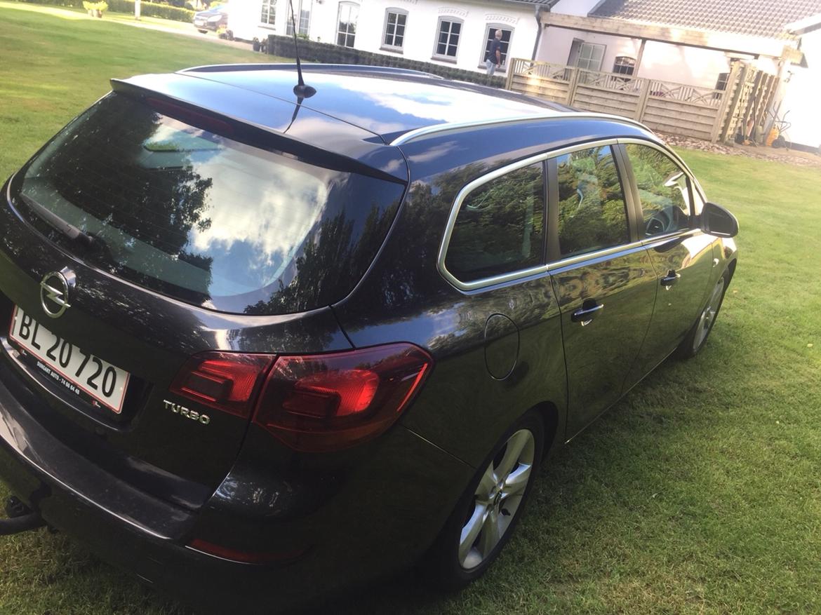 Opel Astra J sports stc billede 14