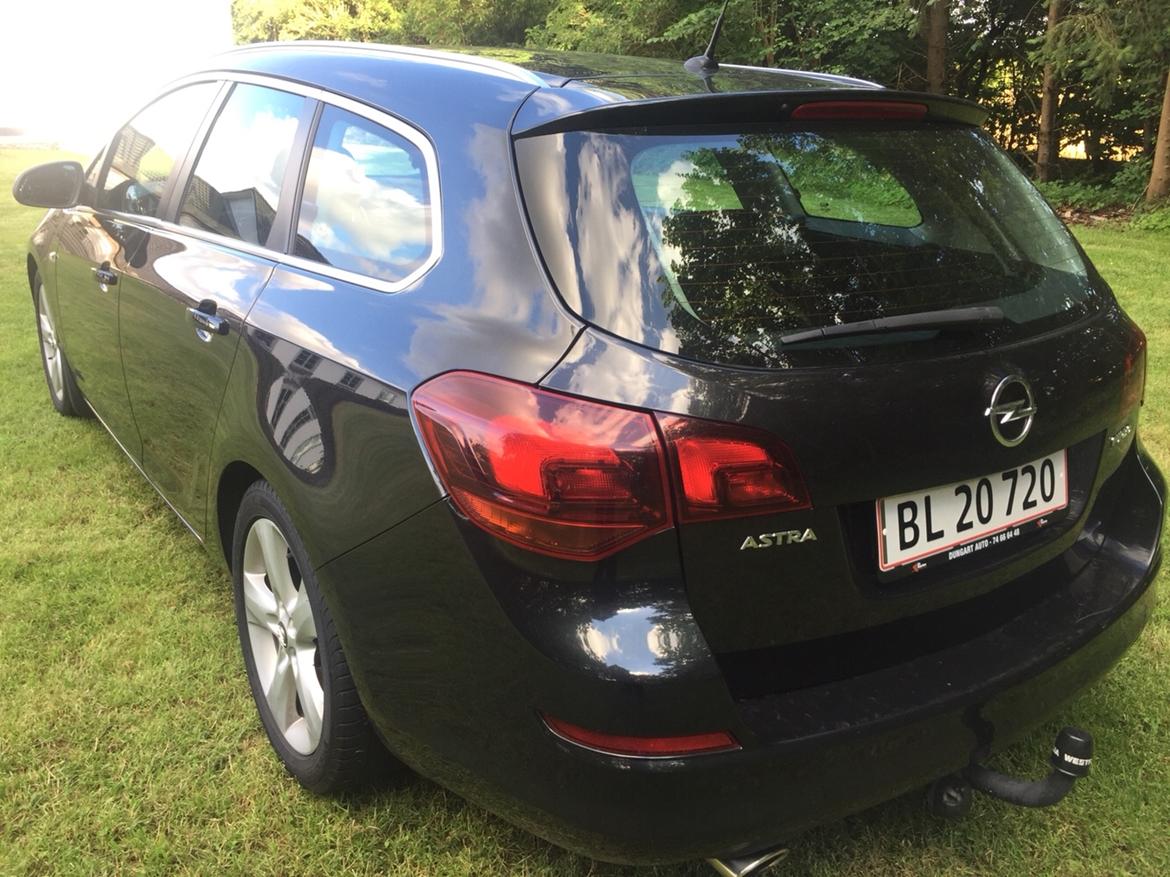 Opel Astra J sports stc billede 15