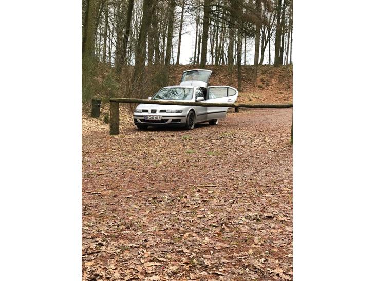 {{currentPhoto.altText}} billede {{currentPhoto.number}}