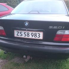 BMW E36 320i