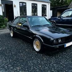 BMW E30 320I