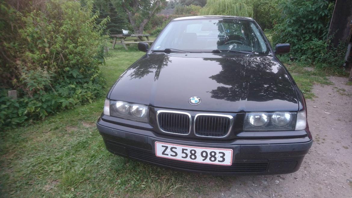 BMW E36 320i billede 1