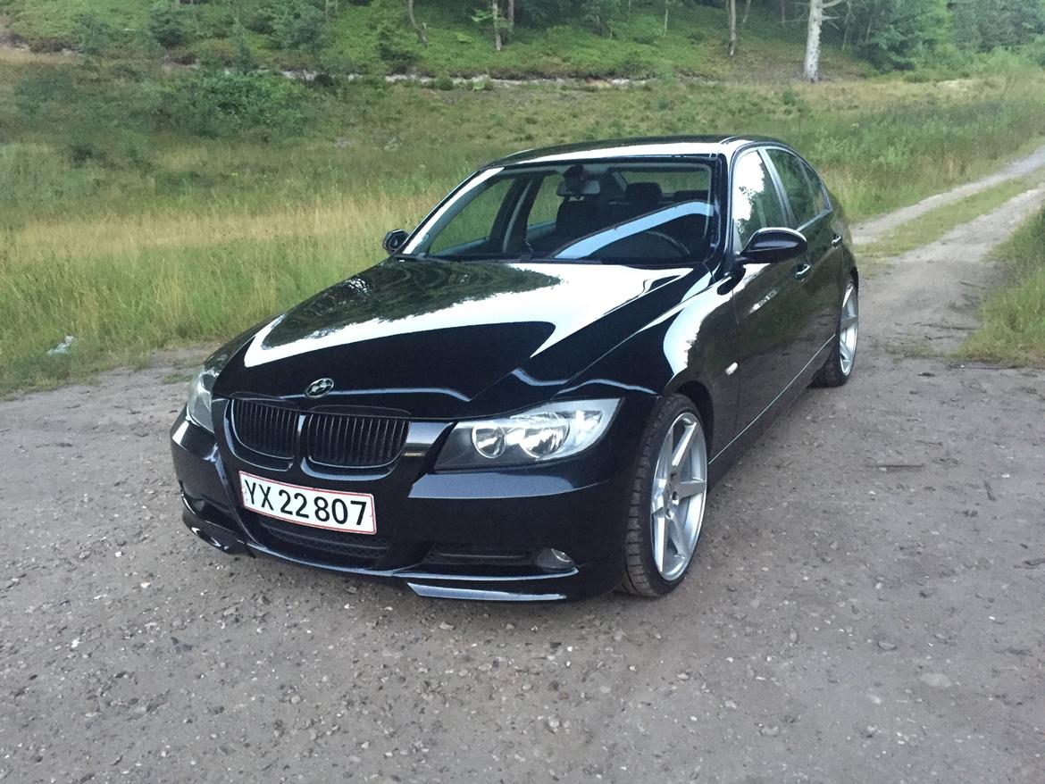 BMW E90 320d billede 1