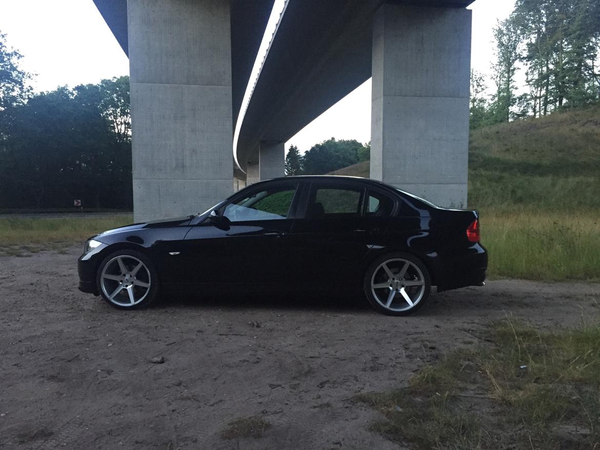 BMW E90 320d billede 3