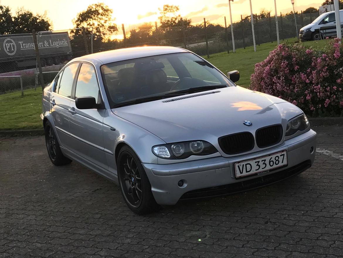 BMW 330i billede 2