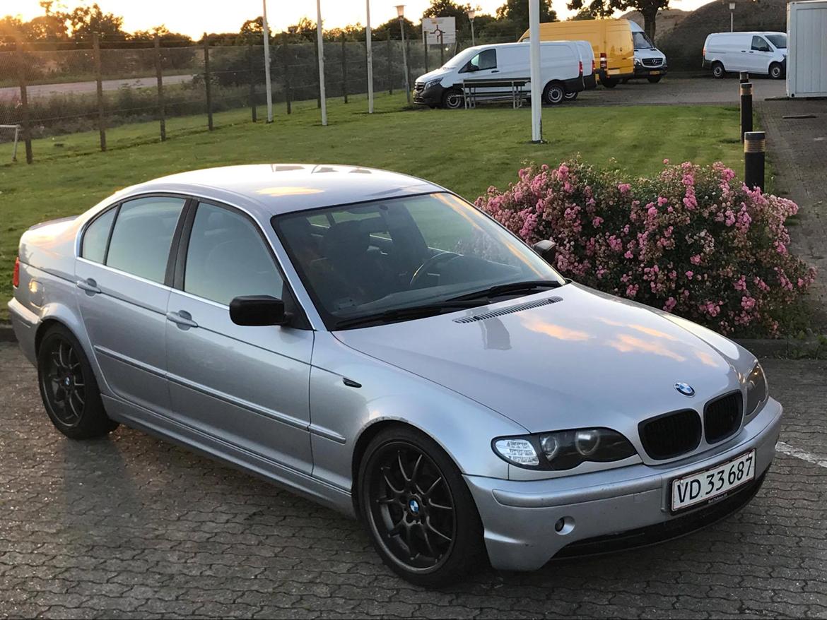 BMW 330i billede 1