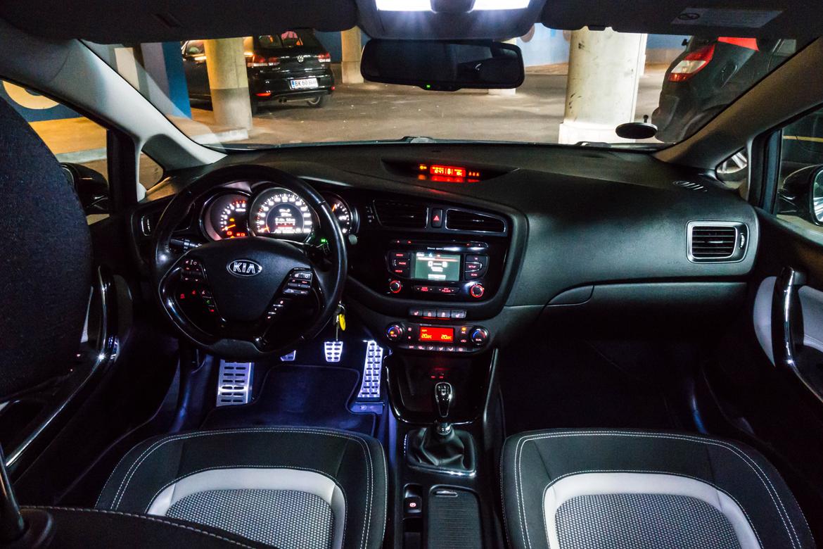 Kia Ceed 1,6 CRDi Premium (Totalskadet) billede 5