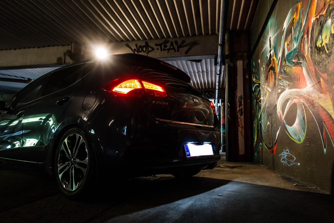 Kia Ceed 1,6 CRDi Premium (Totalskadet) billede 3