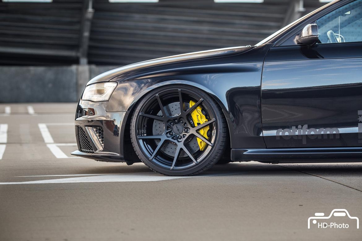 Audi RS4 V8 Quattro #blackonblack billede 9