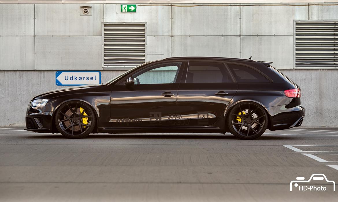 Audi RS4 V8 Quattro #blackonblack billede 8