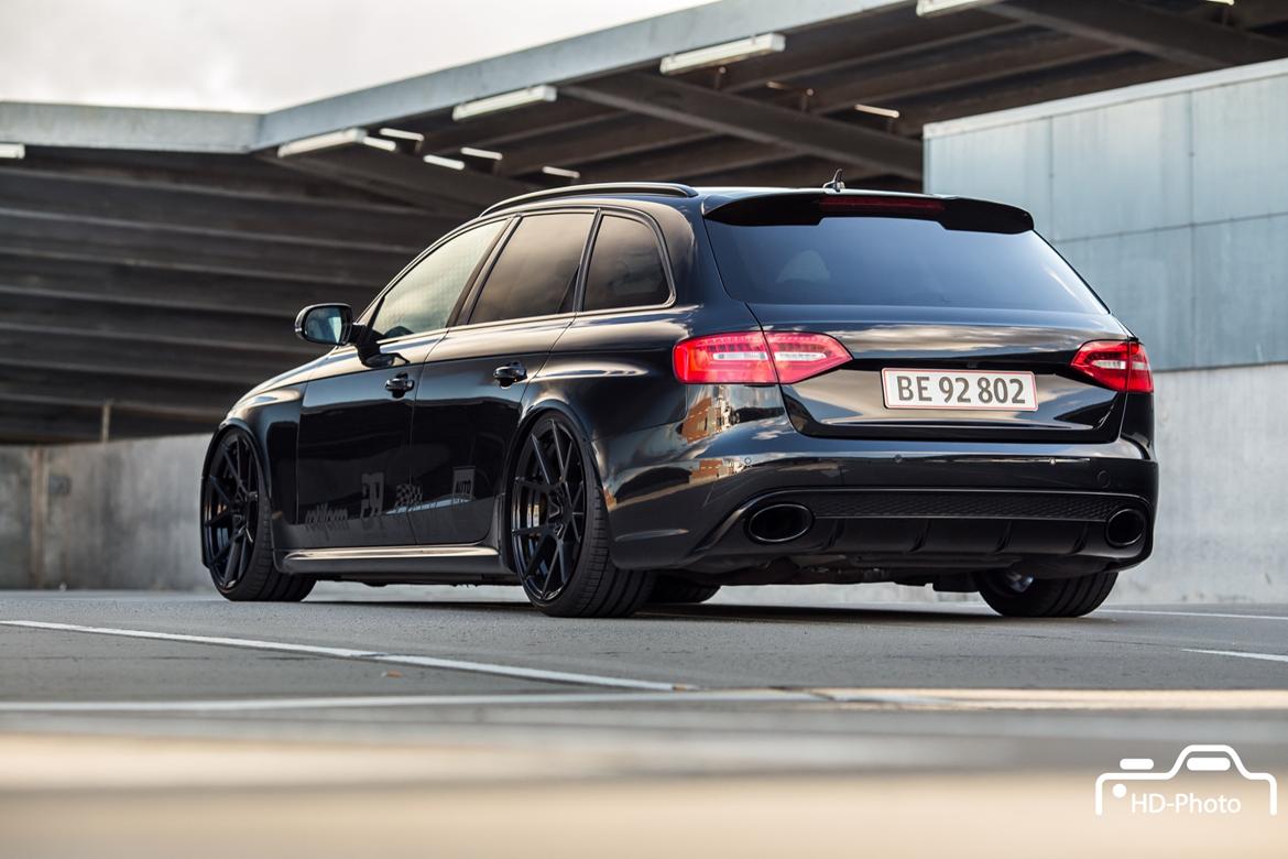 Audi RS4 V8 Quattro #blackonblack billede 10