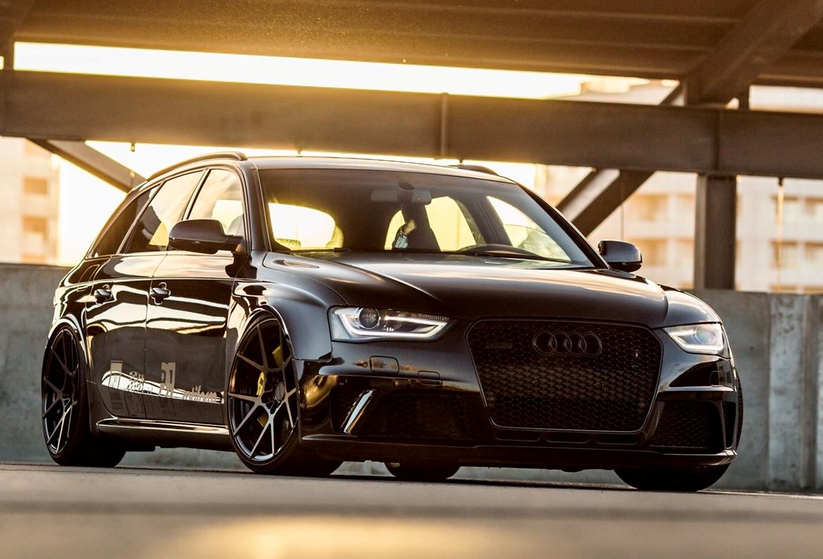 Audi RS4 V8 Quattro #blackonblack billede 1