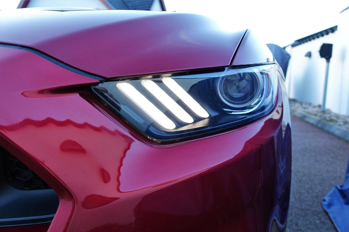 Ford Mustang Fastback GT - Bi-xenon og nye LED DRL med sekventiel blink (løbelys) billede 7