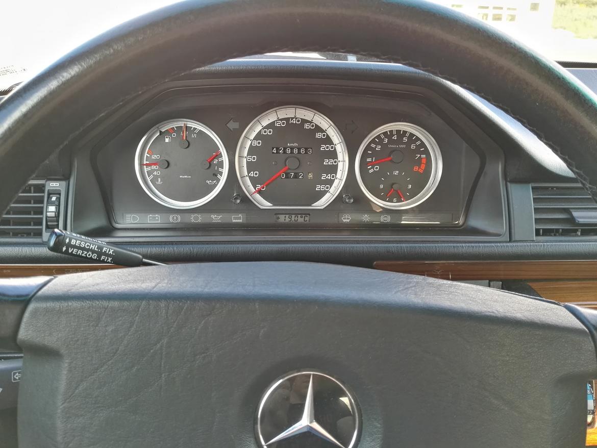 Mercedes Benz 300E solgt billede 13
