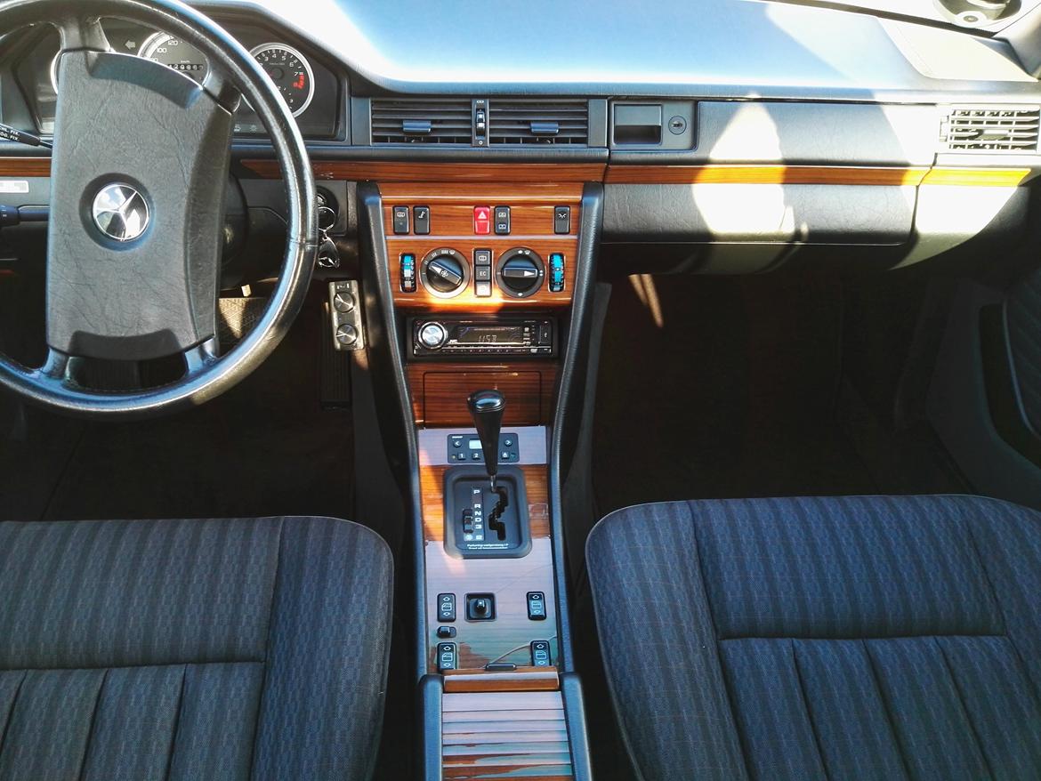 Mercedes Benz 300E solgt billede 9