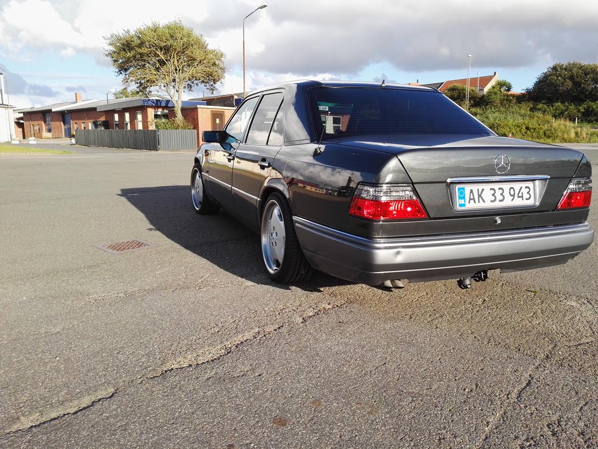 Mercedes Benz 300E solgt billede 7