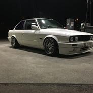 BMW E30 320
