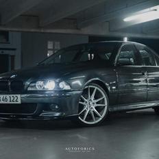 BMW E39 523i