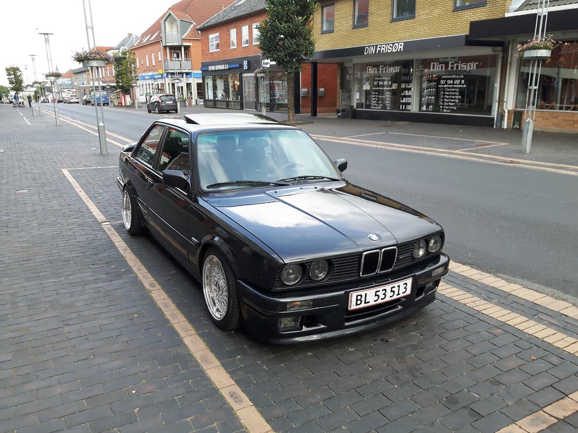 BMW BMW E30 320i Spjældhuse ///M-Tech 2 billede 1