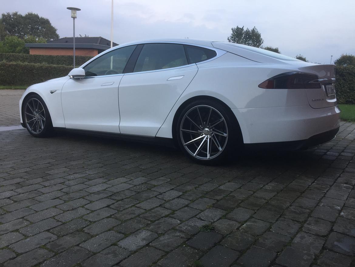 Tesla S85D billede 17