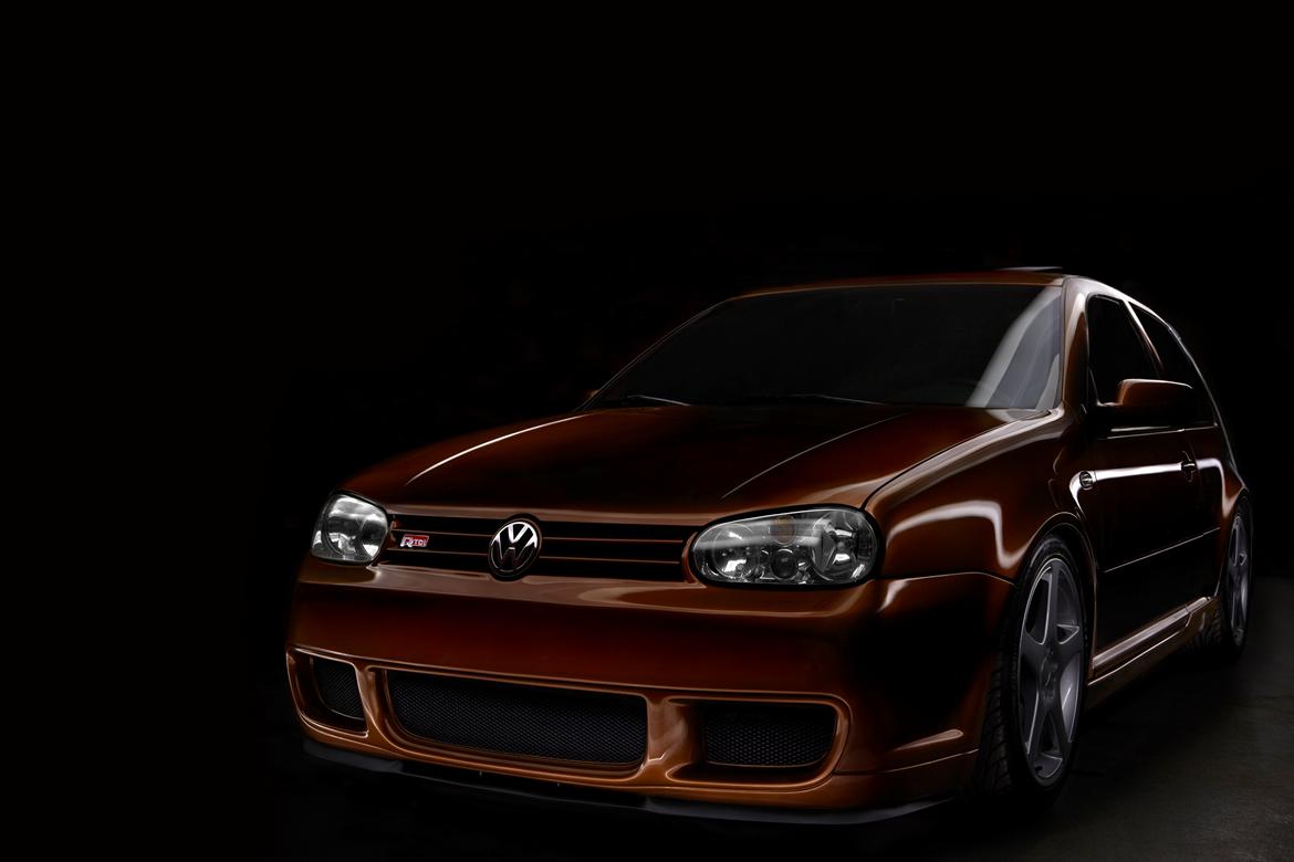 VW Golf 4 1.9 R-TDI [Tidl. bil] - Billedet er taget i en mørk lade et sted i Danmark! ;) billede 8