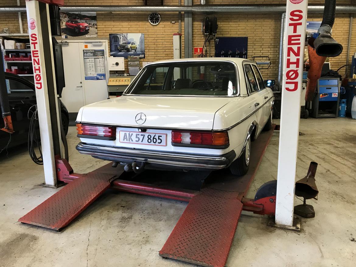 Mercedes Benz E200 W123 billede 4