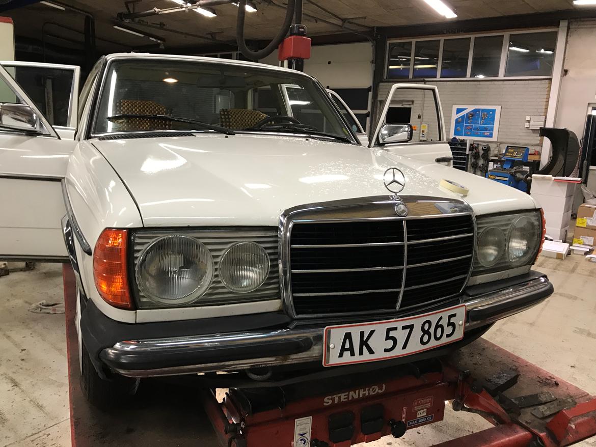 Mercedes Benz E200 W123 billede 7
