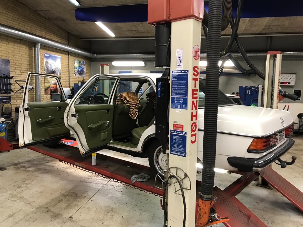 Mercedes Benz E200 W123 billede 8