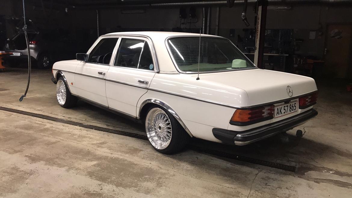Mercedes Benz E200 W123 billede 11