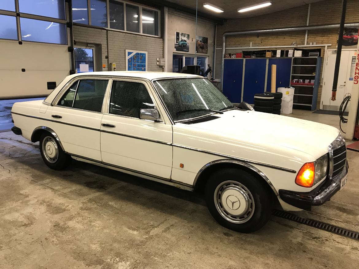Mercedes Benz E200 W123 billede 25