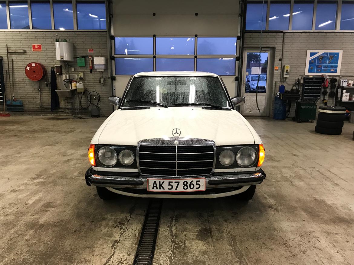 Mercedes Benz E200 W123 billede 26