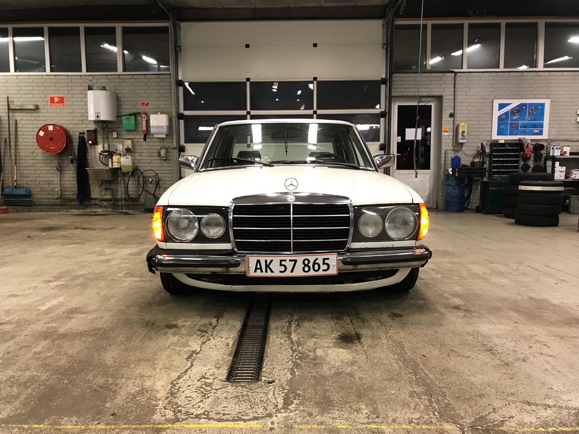 Mercedes Benz E200 W123 billede 34