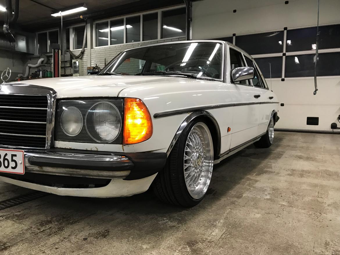 Mercedes Benz E200 W123 billede 36