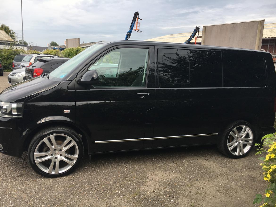 VW multivan comfortline (kort) - Ny poleret og nu med tonede ruder (2017) :-) billede 2