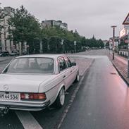 Mercedes Benz W123 230E