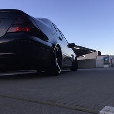 Mercedes Benz W211 E220 CDI