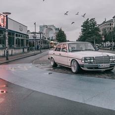 Mercedes Benz W123 230E