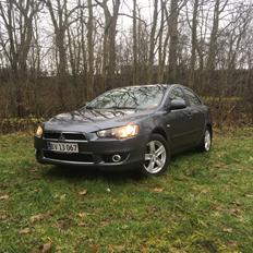 Mitsubishi Lancer 1.5 Invite