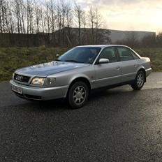 Audi A6 {4A,C4}