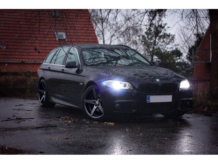 {{currentPhoto.altText}} billede {{currentPhoto.number}}