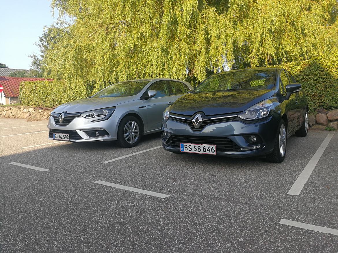 Renault Clio IV "Trophy Line" - Lige da jeg havde hentet den... - Står sammen med fars nye Megane billede 15