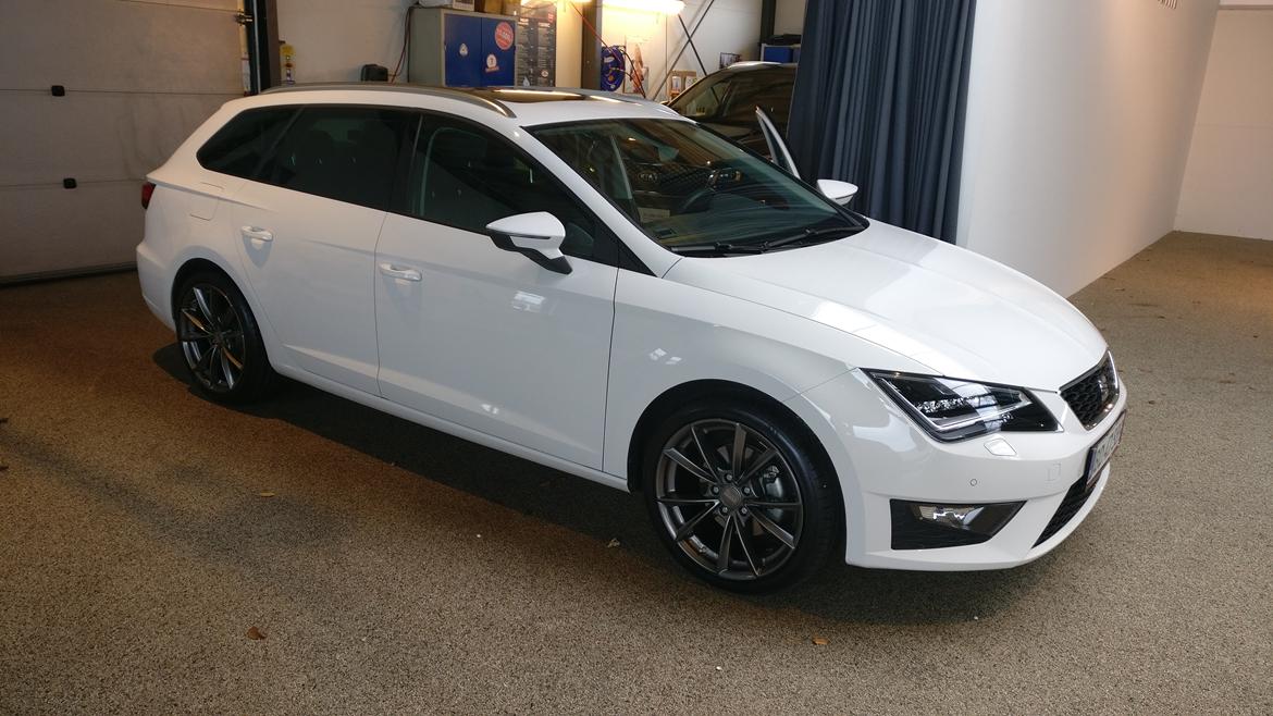 Seat Leon 5F - Men de nye sommerfælge 225/40-18. Det pynter billede 1