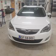 Opel Astra J Sports Tourer 2,0 cdti
