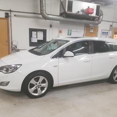 Opel Astra J Sports Tourer 2,0 cdti