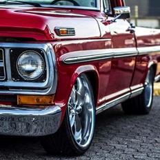 Ford F-100 XLT RANGER 